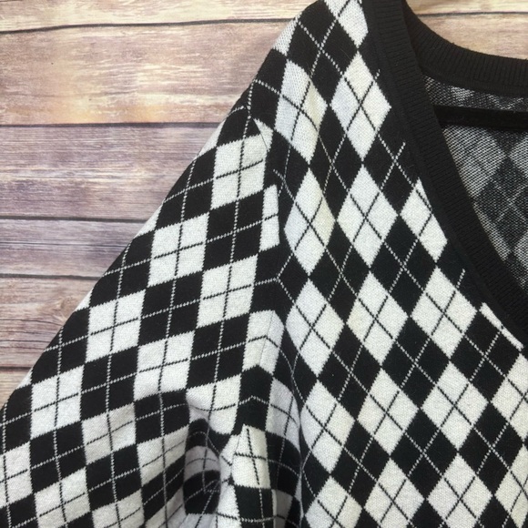 Torrid Black White Argyle Patterned Sweater Vneck Size 4X - Picture 3 of 7